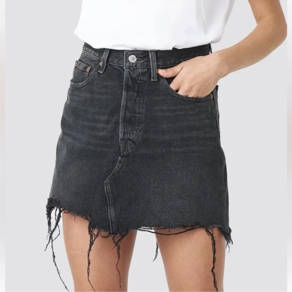 Levi’s High Rise Raw Hem Denim Mini Skirt Black 24